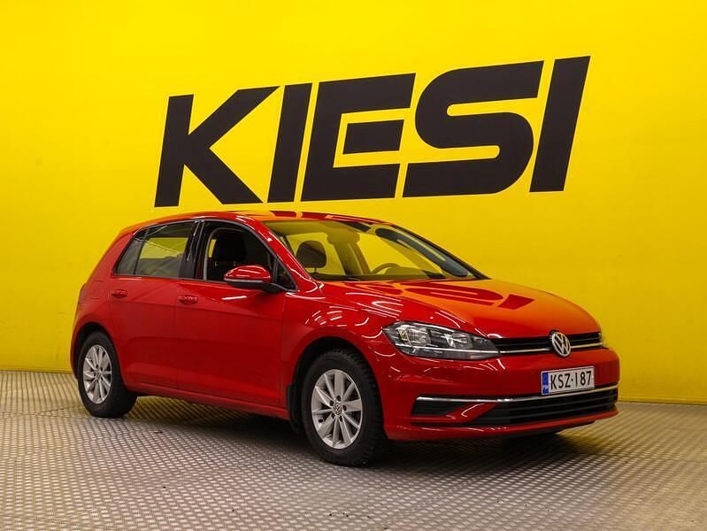 Käytetty 2017 VW Golf VII Comfortline Viistoperä | 18 890 € (Perustarjous) - Kuva 1/3