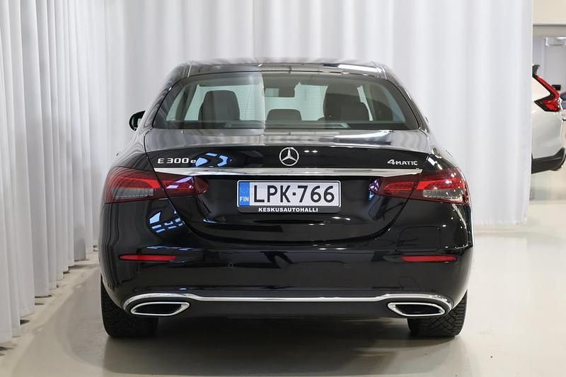 Käytetty Mercedes E300 Avantgarde 211 HP (155 kW) 2021 Musta Sedan