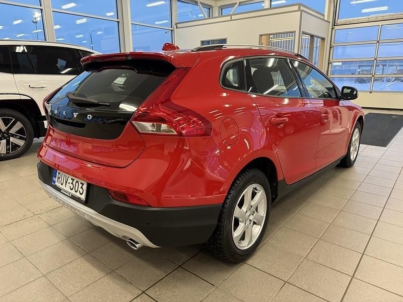 Käytetty Volvo V40 Business Edition 150 HP (110 kW) 2017 Punainen Viistoperä