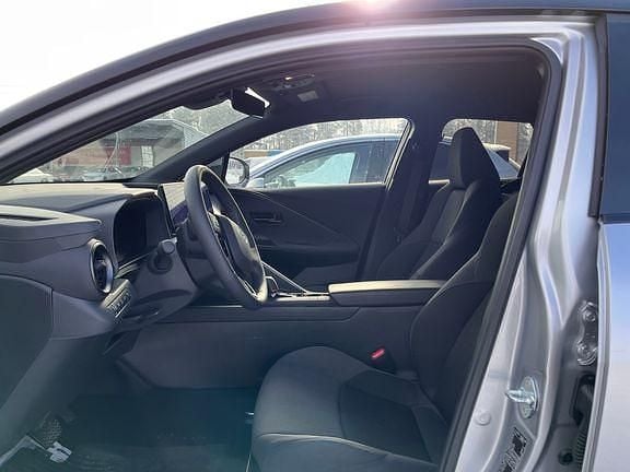 Käytetty Toyota C-HR Edition 223 HP (164 kW) 2025 2vu silver metallic Katumaasturi