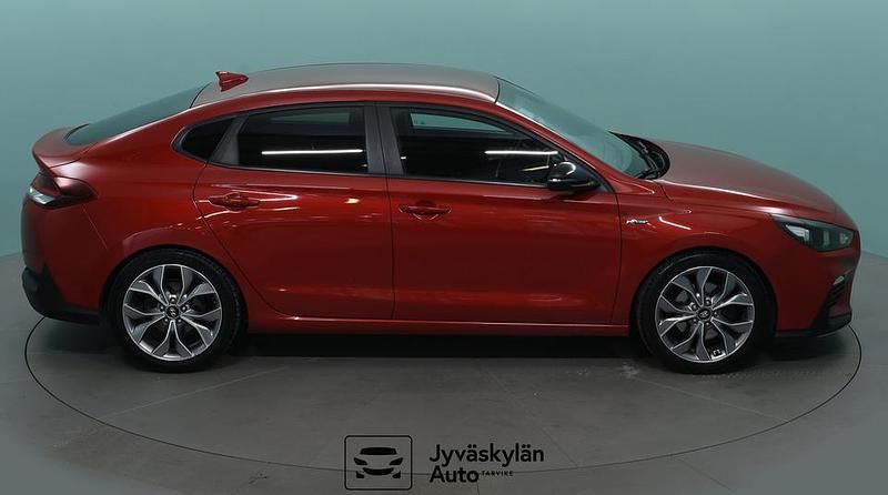 Käytetty Hyundai i30 N Line 140 HP (102 kW) 2020 Punainen Viistoperä