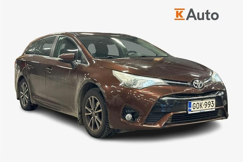 Käytetty Toyota Avensis Multidrive S 147 HP (108 kW) 2016 Ruskea (beige) Tila-auto