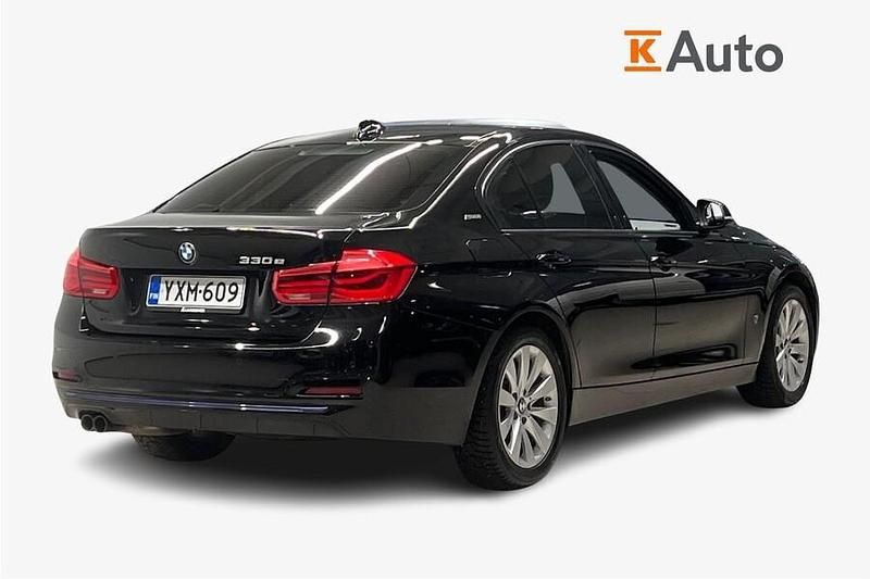 Käytetty BMW 330e Sport Line 252 HP (185 kW) 2018 Musta Sedan