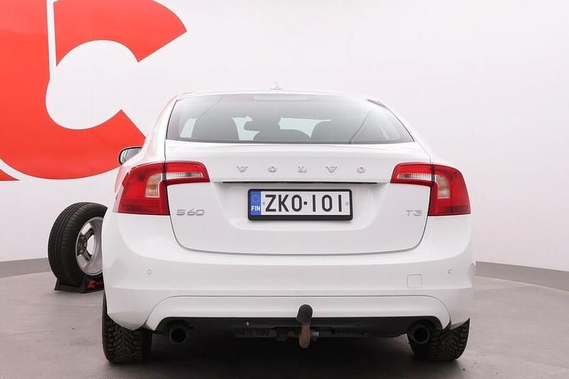 Käytetty Volvo S60 Business Edition 150 HP (110 kW) 2015 Valkoinen Sedan