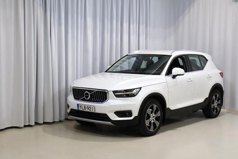 Valkoinen Käytetty 2019 Volvo XC40 Inscription Katumaasturi | 27 900 € (Perustarjous) - Kuva 1/4