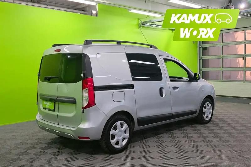 Käytetty Dacia Dokker Ambiance 90 HP (66 kW) 2013 Hopea / harmaa Tila-auto