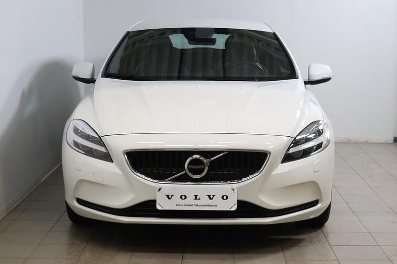 Käytetty Volvo V40 Dynamic 122 HP (89 kW) 2019 Valkoinen Viistoperä