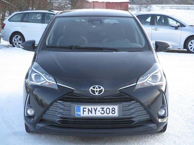 Käytetty Toyota Yaris Multidrive S 112 HP (82 kW) 2019 Musta Viistoperä