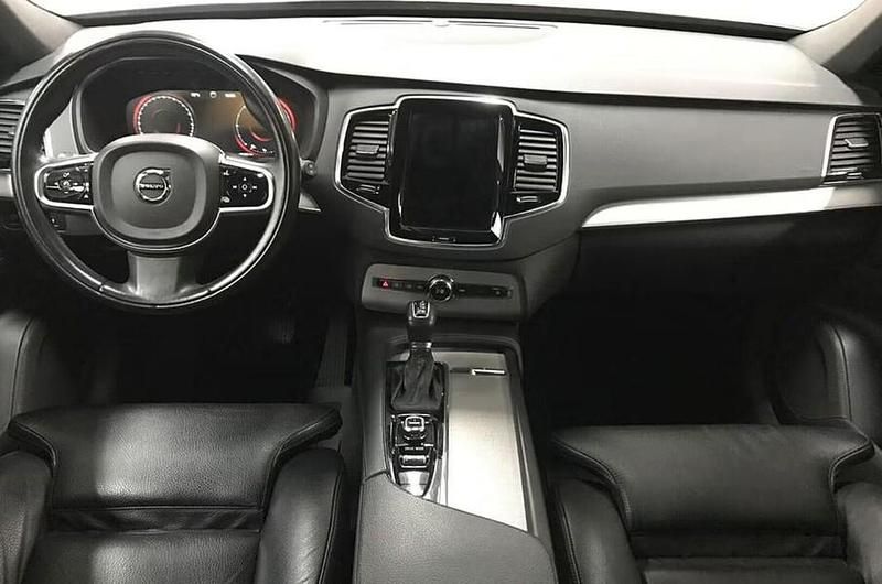 Käytetty Volvo XC90 Inscription 235 HP (172 kW) 2017 Musta Katumaasturi