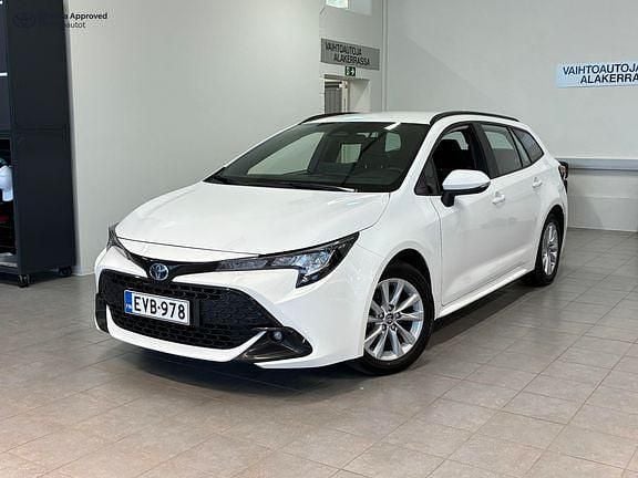 Valkoinen Käytetty 2024 Toyota Corolla Active Farmari | 28 900 € (Perustarjous) - Kuva 1/4