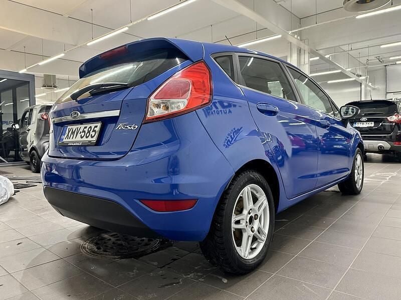 Käytetty Ford Fiesta Titanium 80 HP (58 kW) 2013 Sininen Viistoperä