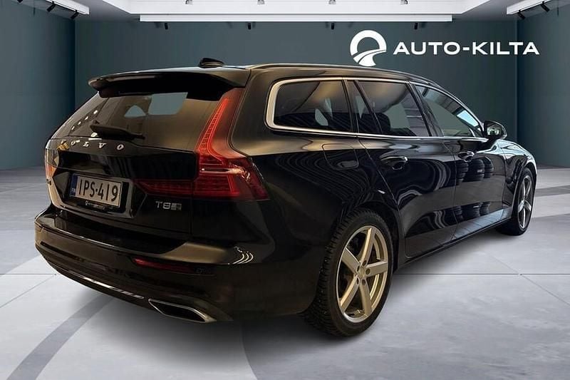 Käytetty Volvo V60 Inscription 317 HP (233 kW) 2019 Musta Farmari