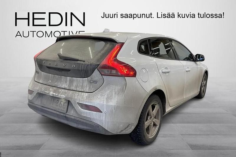 Käytetty Volvo V40 Business Edition 120 HP (88 kW) 2016 Valkoinen Viistoperä