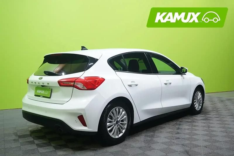 Käytetty Ford Focus Titanium 125 HP (91 kW) 2021 Valkoinen Sedan