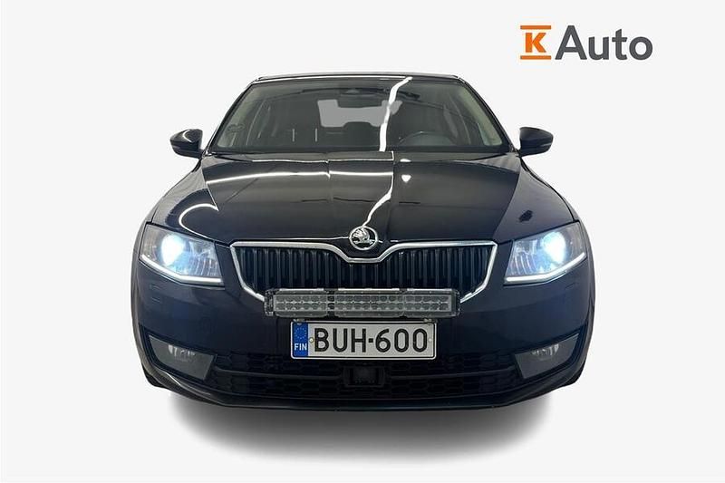 Käytetty Skoda Octavia LAURIN & KLEMENT 184 HP (135 kW) 2015 Viistoperä