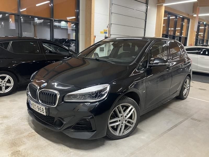 Käytetty 2019 BMW 225 Active Tourer M Sport Tila-auto | 17 890 € (Hyvä tarjous) - Kuva 1/4