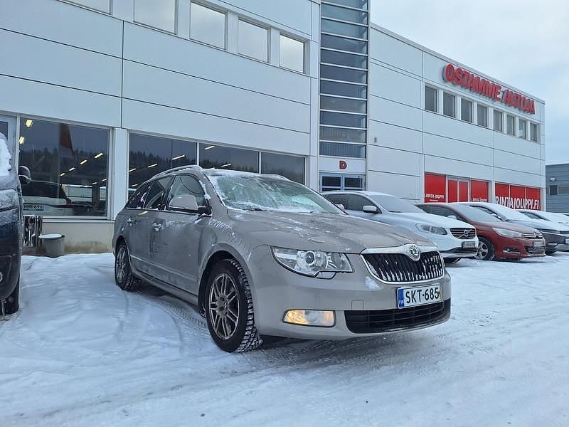 Käytetty Skoda Superb Comfort 125 HP (91 kW) 2012 Farmari