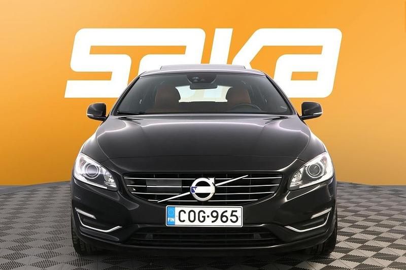 Käytetty Volvo V60 Summum 215 HP (158 kW) 2014 Farmari