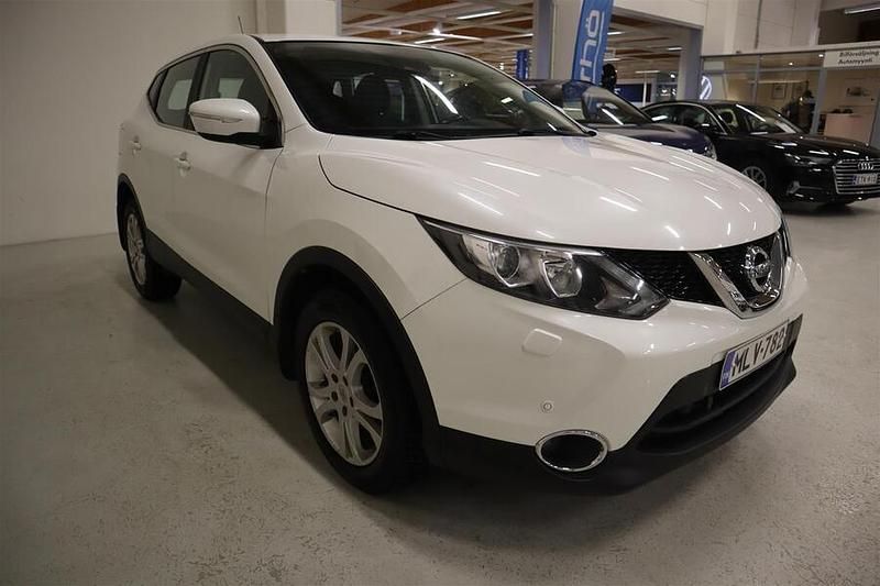 Käytetty Nissan Qashqai Acenta 116 HP (85 kW) 2014 Valkoinen Katumaasturi