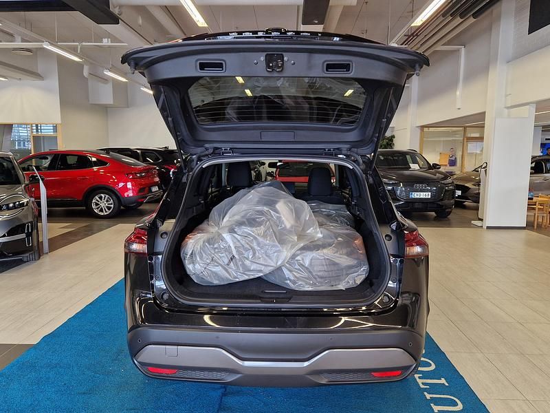 Käytetty Nissan Qashqai N-Connecta 158 HP (116 kW) 2023 Katumaasturi