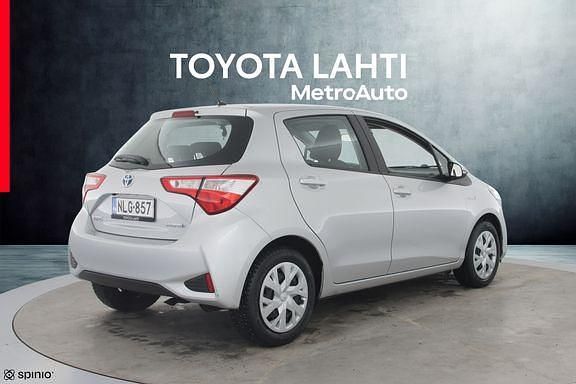Käytetty Toyota Yaris Active 72 HP (52 kW) 2018 Hopea Viistoperä
