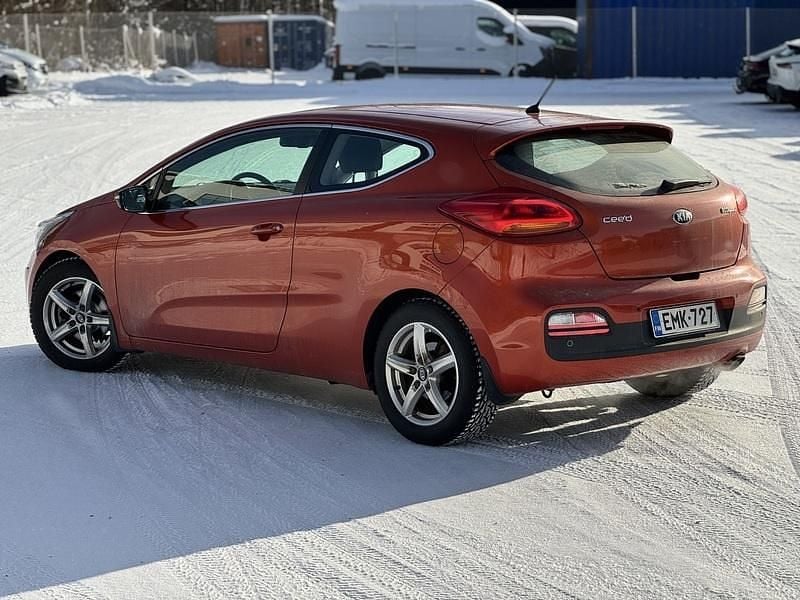 Käytetty Kia ProCeed EX 135 HP (99 kW) 2013 Viistoperä