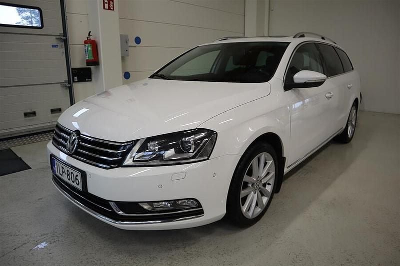 Valkoinen Käytetty 2014 VW Passat Highline Farmari | 12 400 € (Perustarjous) - Kuva 1/4