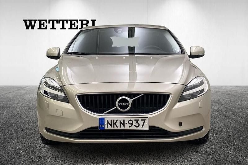 Käytetty Volvo V40 Business Edition 122 HP (89 kW) 2016 Ruskea Viistoperä