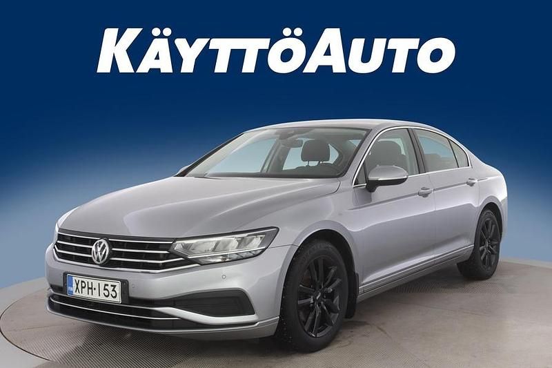 Käytetty VW Passat Style 150 HP (110 kW) 2020 Sininen Sedan