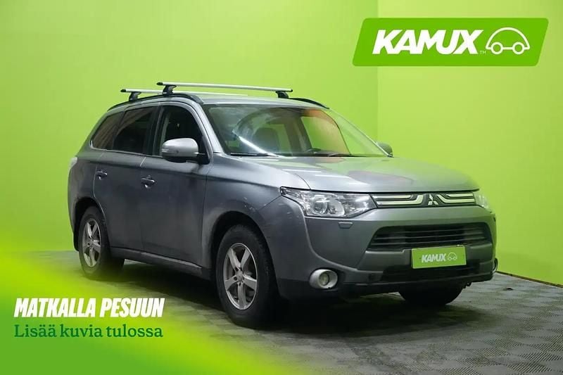 Käytetty Mitsubishi Outlander Instyle 150 HP (110 kW) 2013 Hopea / harmaa Katumaasturi
