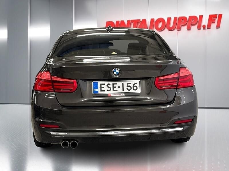 Käytetty BMW 330e Comfort Edition 252 HP (185 kW) 2016 Ruskea Sedan