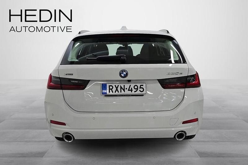 Käytetty BMW 330e 292 HP (214 kW) 2025 Valkoinen Farmari