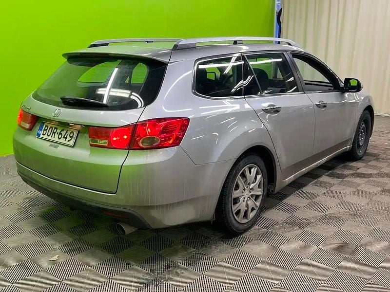 Käytetty Honda Accord Comfort 156 HP (114 kW) 2011 Hopea / harmaa Farmari