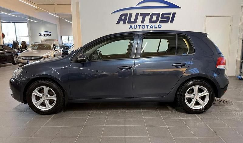 Käytetty VW Golf VII Comfortline 105 HP (77 kW) 2012 Sininen Viistoperä