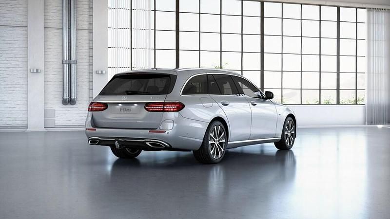 Käytetty Mercedes E300 Avantgarde 194 HP (142 kW) 2021 Hopea Farmari