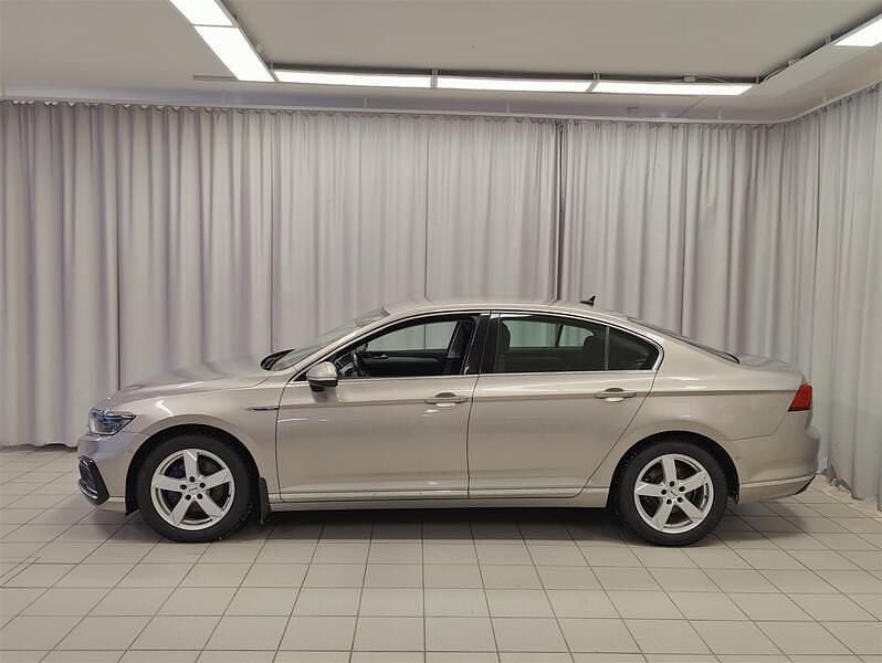 Käytetty VW Passat GTE 218 HP (160 kW) 2019 Keltainen Sedan