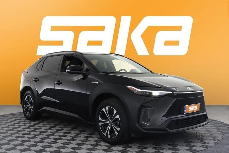 Käytetty Toyota bZ4X Active 150 kW (204 HP) 2023 Katumaasturi