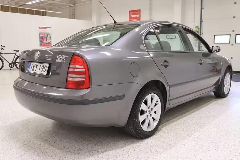 Käytetty Skoda Superb 2006 Sedan