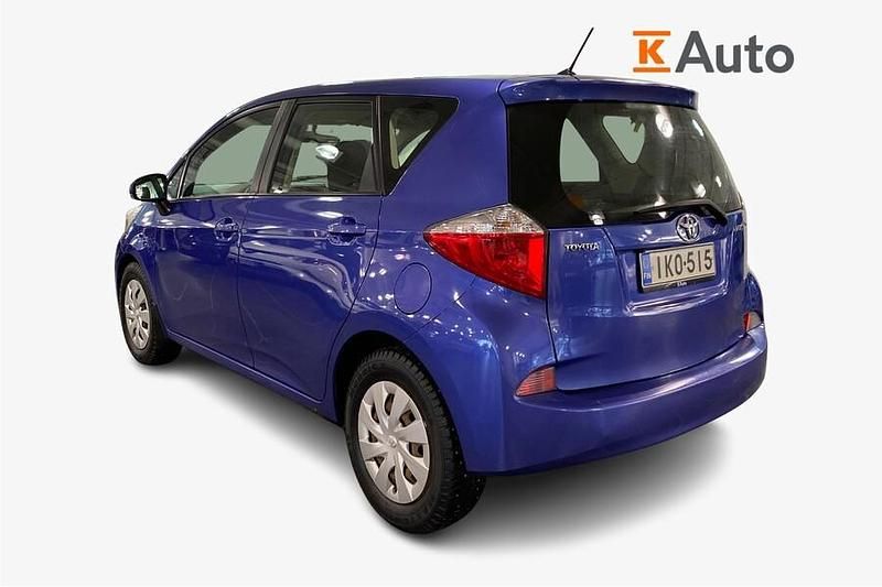 Käytetty Toyota Verso-S Multidrive S 99 HP (72 kW) 2013 Sininen Tila-auto