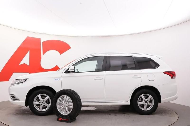 Käytetty Mitsubishi Outlander P-HEV Intense 135 HP (99 kW) 2019 Katumaasturi