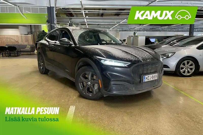 Käytetty Ford Mustang Mach-E 197 kW (269 HP) 2021 Musta Katumaasturi