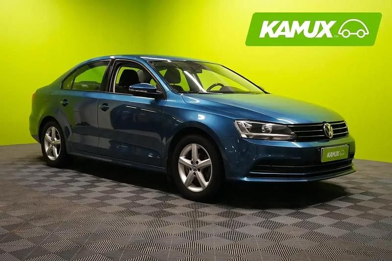 Käytetty VW Jetta Comfortline 125 HP (91 kW) 2015 Sininen Sedan