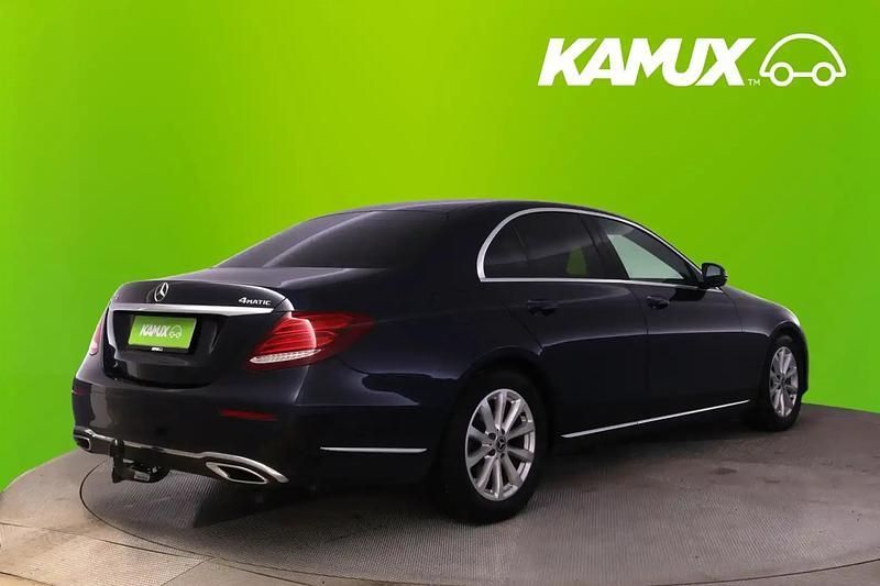 Käytetty Mercedes E220 Business 194 HP (142 kW) 2017 Sininen Sedan