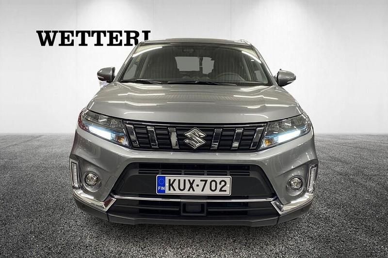 Käytetty Suzuki Vitara GLX 102 HP (75 kW) 2023 Harmaa Katumaasturi