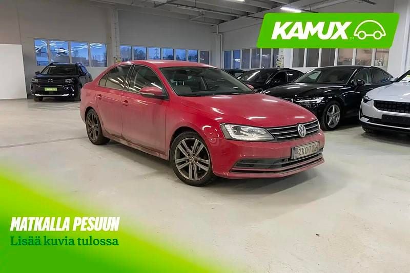 Käytetty VW Jetta Comfortline 125 HP (91 kW) 2015 Punainen Sedan