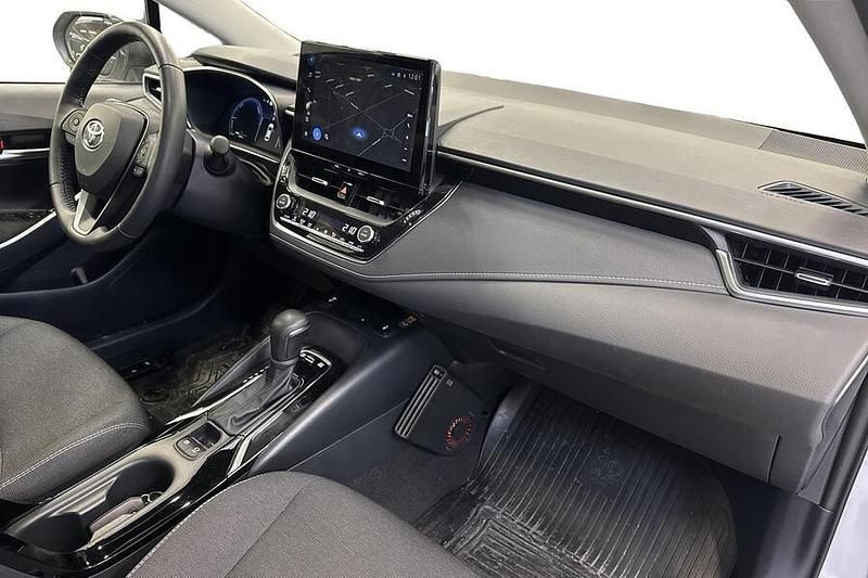 Käytetty Toyota Corolla Edition 140 HP (102 kW) 2024 Hopea Sedan