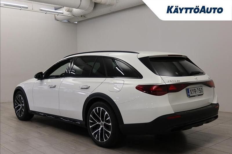 Käytetty Mercedes E300 Business 197 HP (144 kW) 2025 Valkoinen Farmari