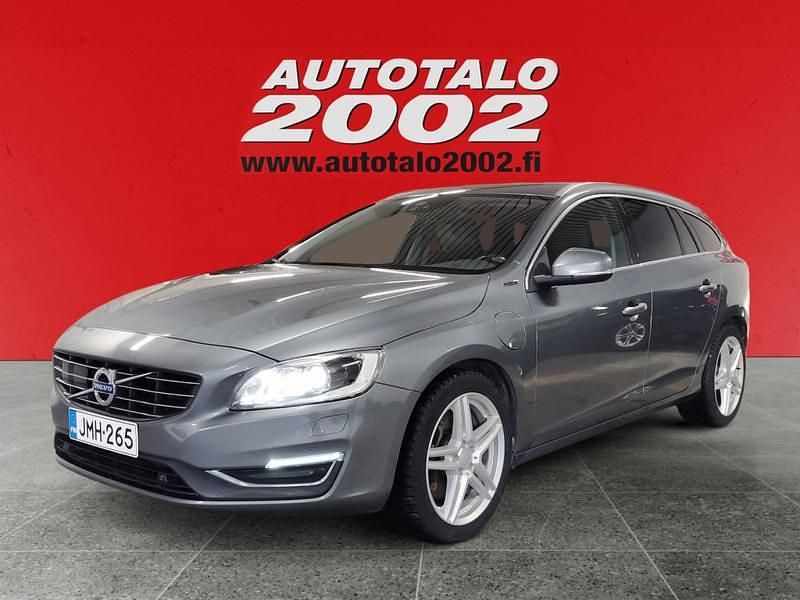 Käytetty Volvo V60 Standard 163 HP (119 kW) 2018 Harmaa Farmari