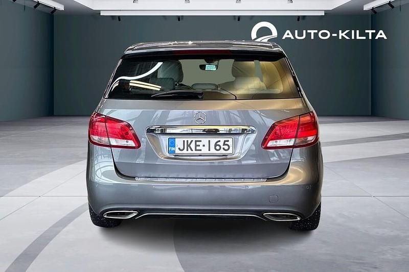 Käytetty Mercedes B180 122 HP (89 kW) 2015 Harmaa Tila-auto