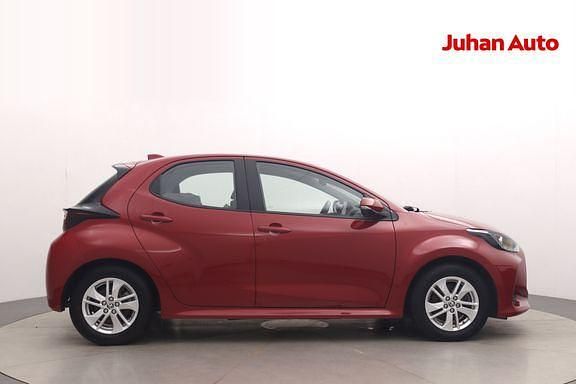 Käytetty Toyota Yaris Business Edition 114 HP (83 kW) 2023 Punainen Viistoperä